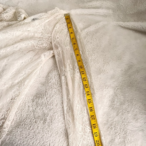 🤑Buy 3 for $15 🎈White House black market Sz M Lace  cream dressy top blouse - Picture 5 of 16